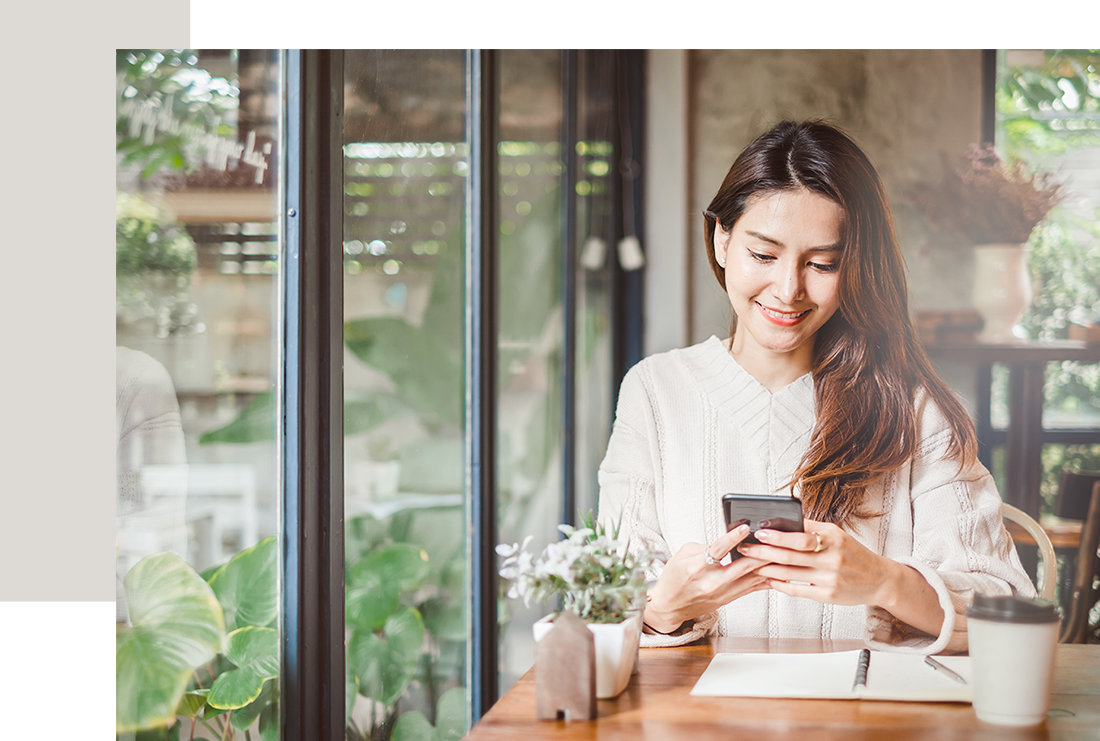 Les gens profitent d'internet avec la protection de Instant Guard