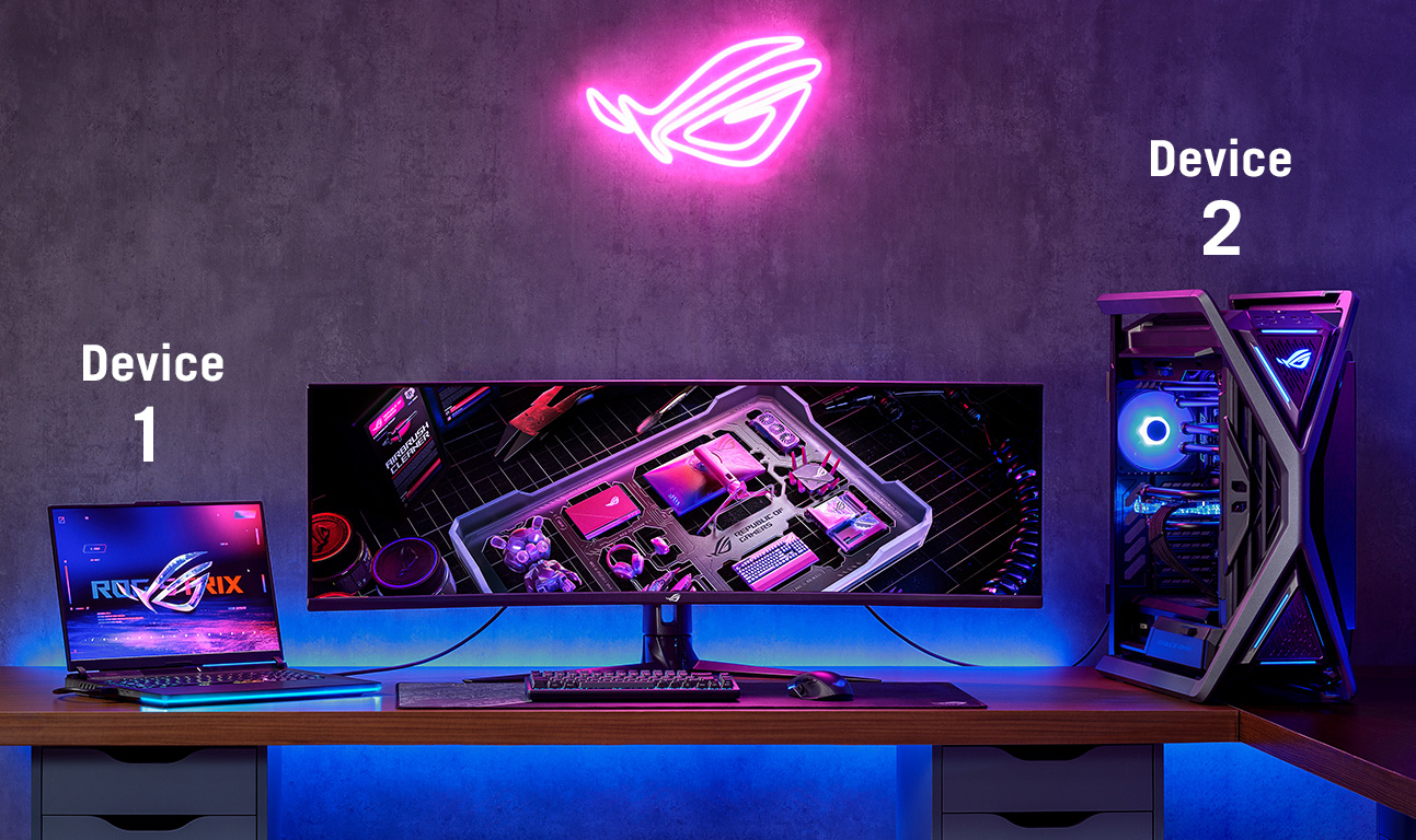 Superširokoúhlý monitor připojený k notebooku a PC