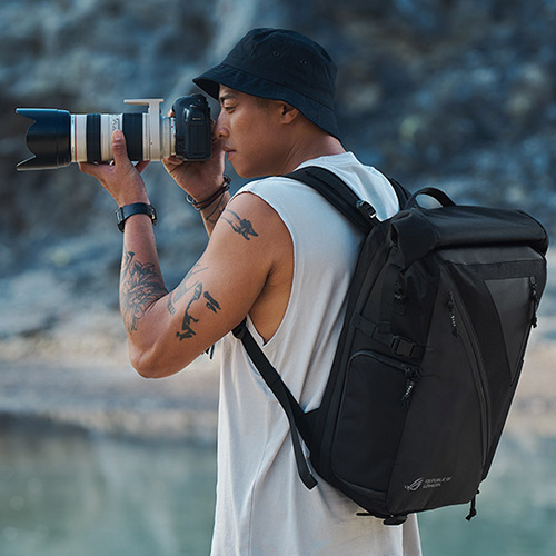 The graphic with the concept of the 10 Must-Have Items to Carry in a Photographer's Backpack
