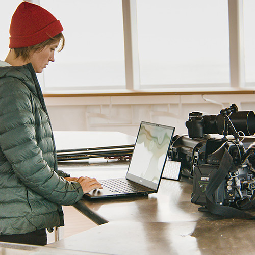 The graphic with the concept of the Should You Bring Your Laptop to an Outdoor Photoshoot?