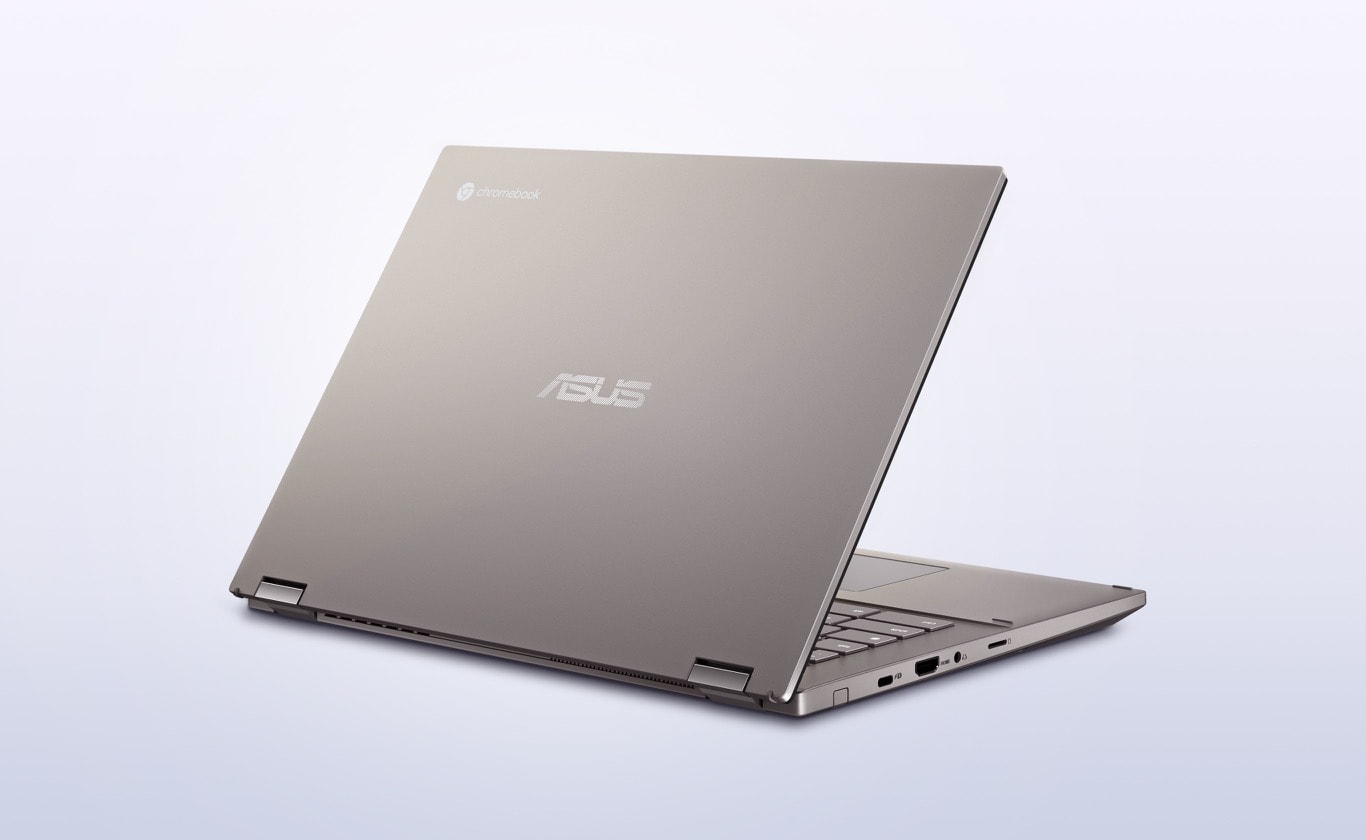 傾斜角度的 ASUS Chromebook CX34 Flip 後視圖，展示鋅色上蓋。