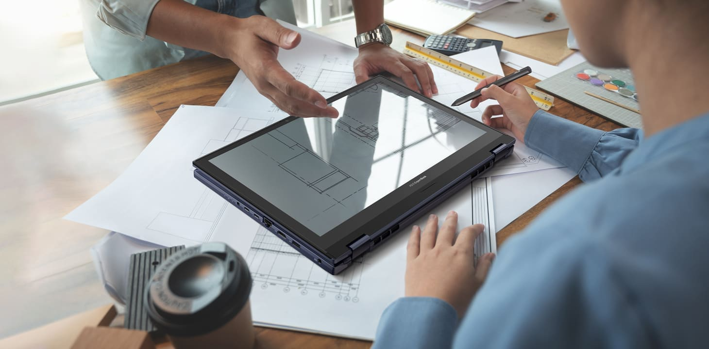 A business woman is presenting to her client by ExpertBook B3 Detachable laptop.