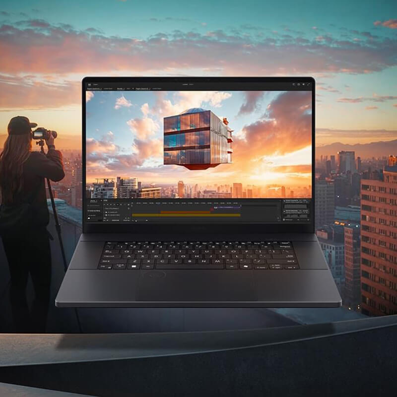 Een surrealistische afbeelding wordt weergegeven op de ProArt P16 laptop en een vrouw maakt foto's met haar camera die ernaast op een statief staat.
