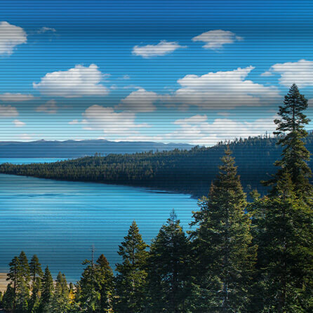 Une photo de paysage avec filtre de lumière bleue conventionnel