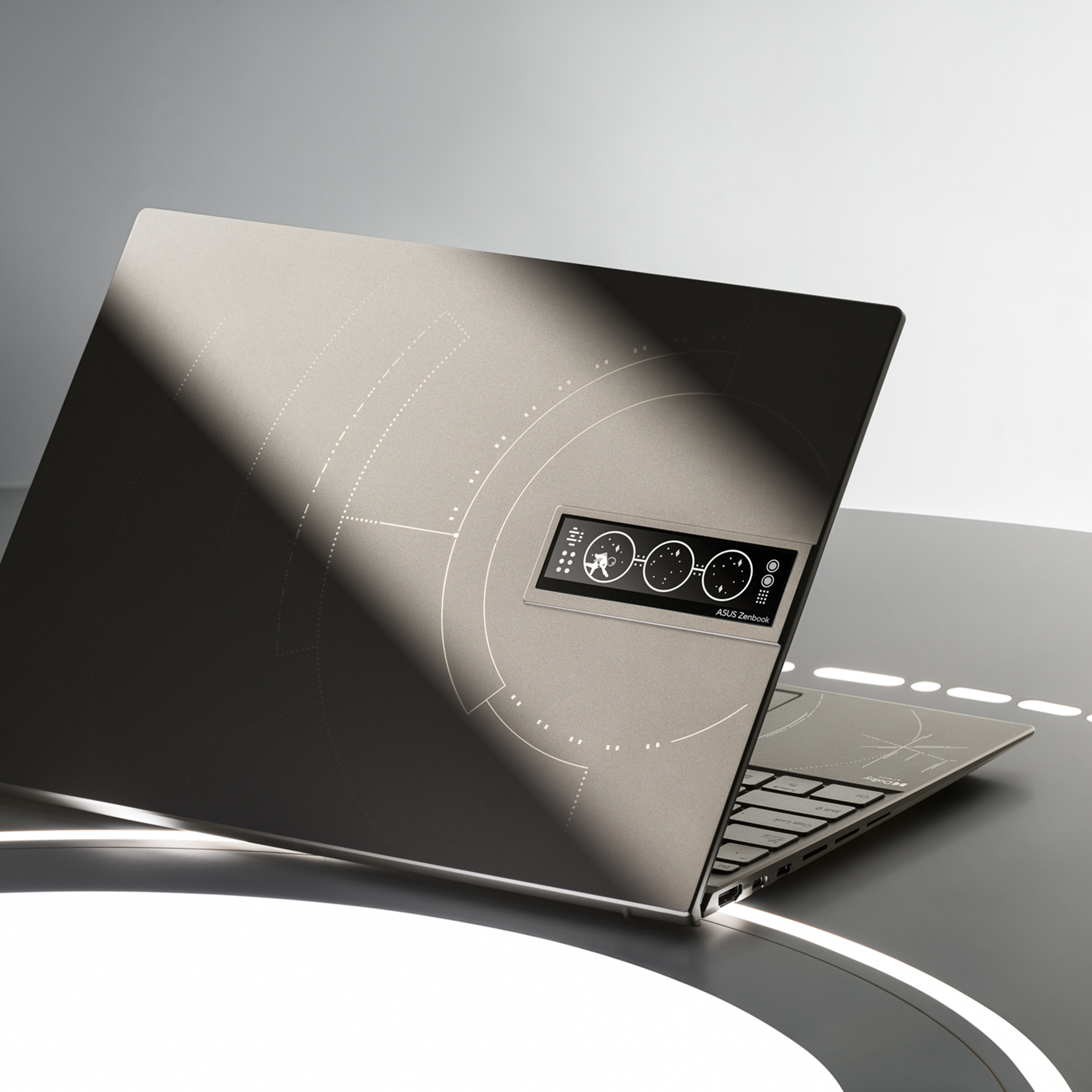 ASUS ZenBook Edition 『ASUS30周年スペシャルモデル』