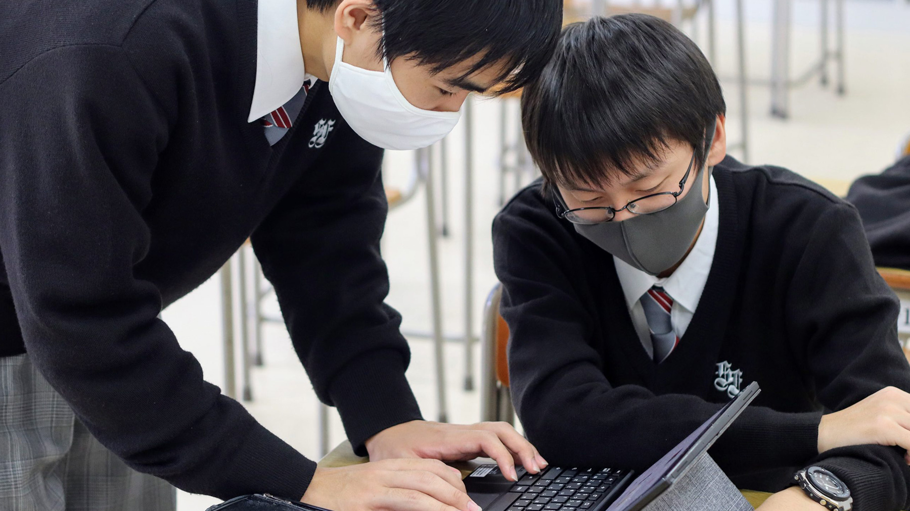 導入は少人数から多人数へ、生徒主体で多様に活用する Chromebook™／長崎総合科学大学附属高等学校