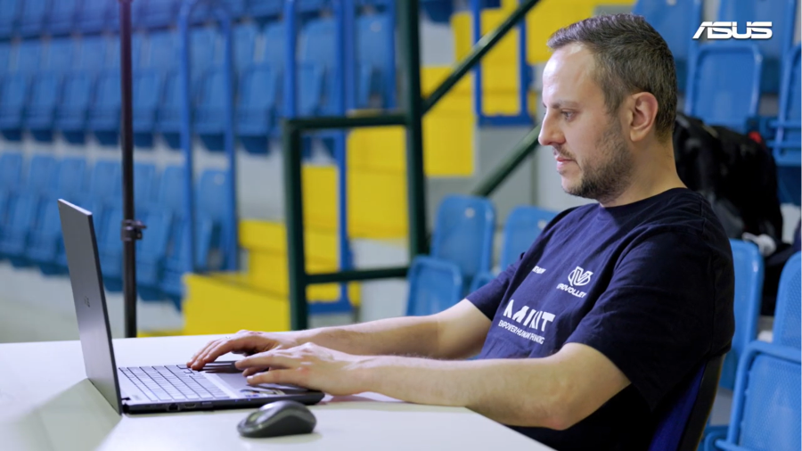 Vero Volley schiaccia e vince con gli ExpertBook di ASUS