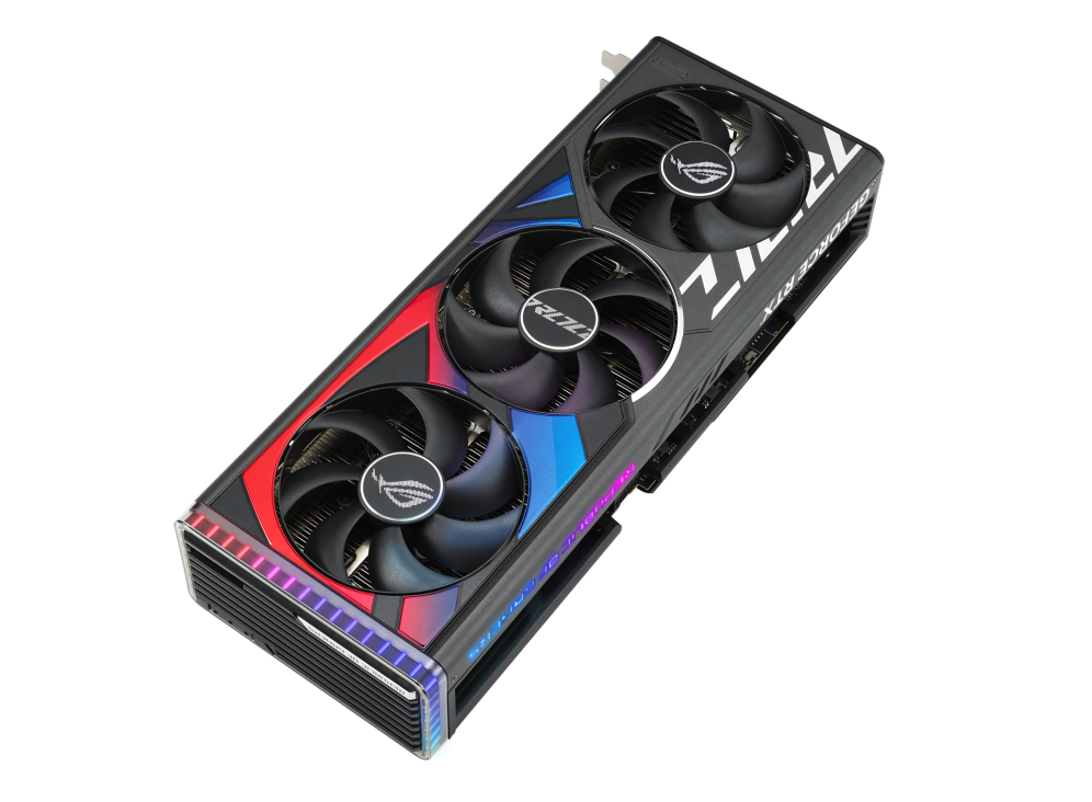 突出显示 ROG Strix GeForce RTX 4080 显卡的轴向技术风扇和 ARGB 元素