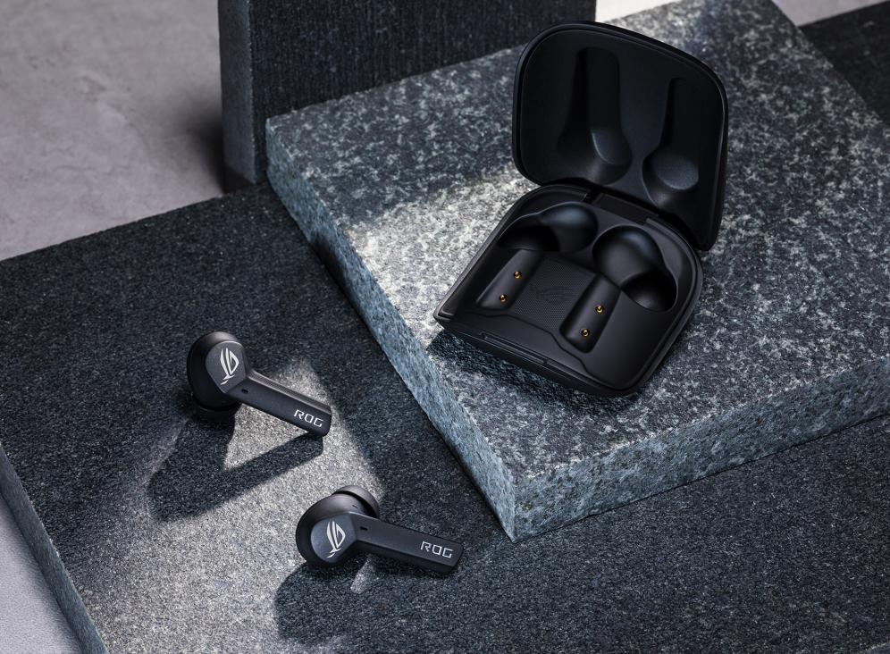 OG Cetra True Wireless – picture of earbuds set aside the case