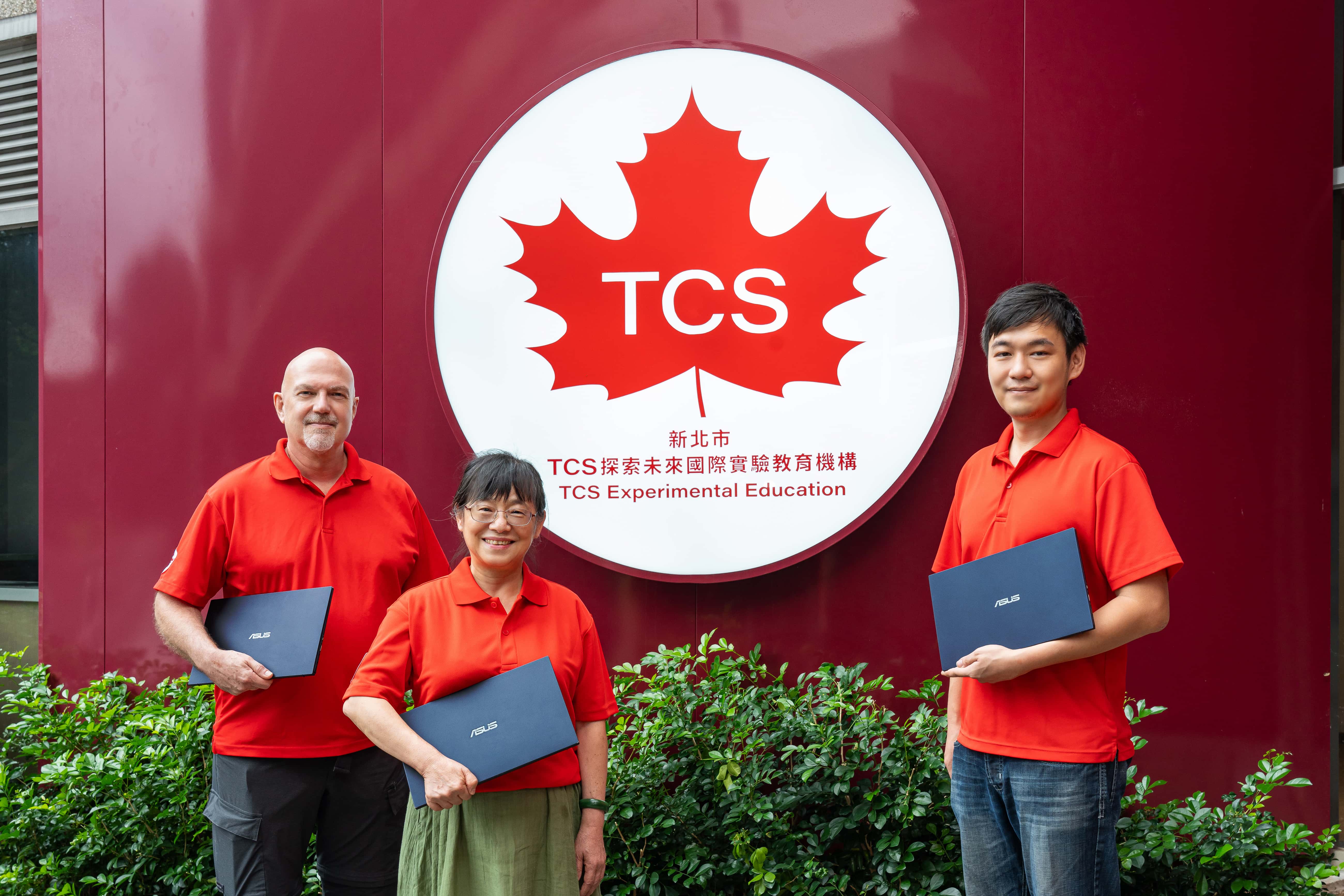TCS探索未來國際實驗教育機構 高中校長Grant Sundal（左起）、國中校長 葉世芬、負責人 施宣宇。