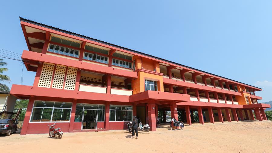 El edificio de la escuela Thongphaphomwittaya