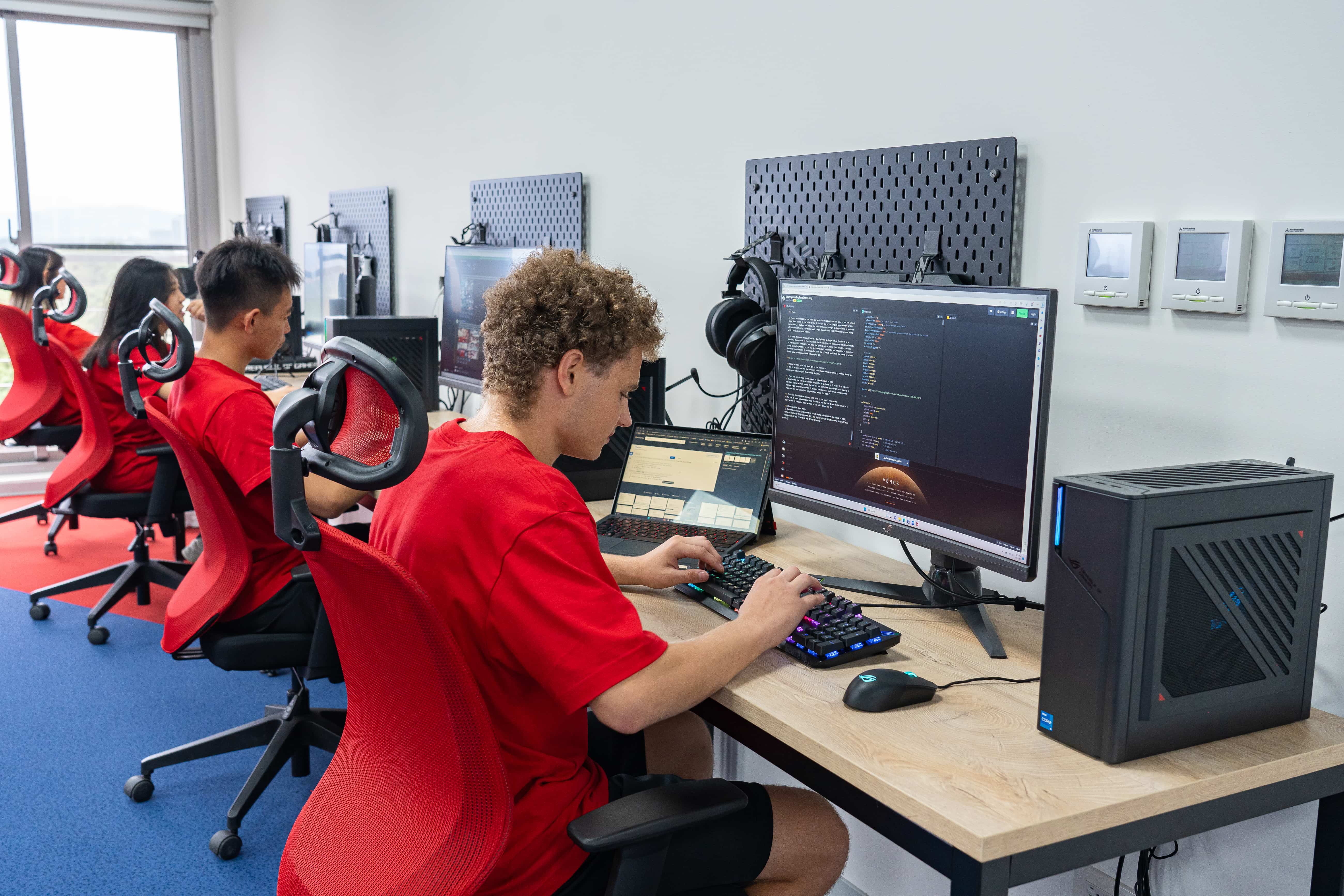 華碩的電腦設備，成就TCS探索未來國際實驗教育機構非凡的創意想像。