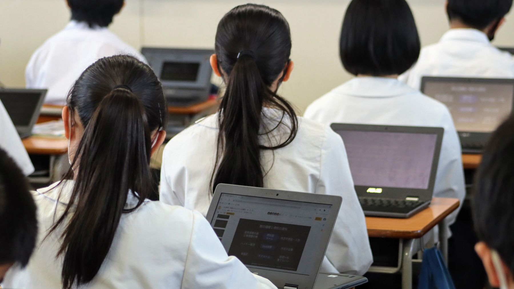 生徒の好奇心の赴くままの調査探究をかなえる、いつでも自由に使える Chromebook™／静岡県立浜松南高等学校